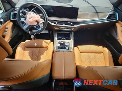 Zdjęcie 8 z 13 samochodu: 2025 BMW X7 XDRIVE40I VIN:5UX23EM05S9W78392 - miniatura