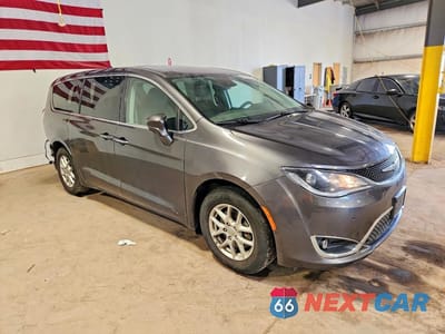 Czwarte zdjęcie samochodu z boku: 2020 CHRYSLER PACIFICA TOURING VIN:2C4RC1FG1LR222663 - miniatura