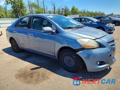 Czwarte zdjęcie samochodu z boku: 2008 TOYOTA YARIS BASE VIN:JTDBT923984015046 - miniatura