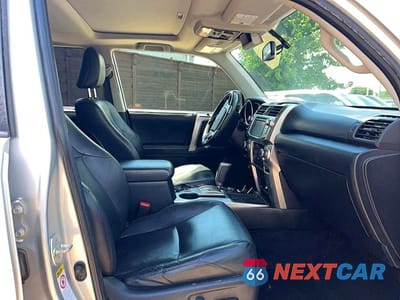 Piąte zdjęcie samochodu w środku: 2012 TOYOTA 4RUNNER LIMITED VIN:JTEZU5JR3C5036631 - miniatura