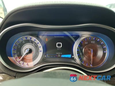 Zdjęcie 9 z 12 samochodu: 2015 CHRYSLER 300C VIN:2C3CCAEG0FH920672 - miniatura