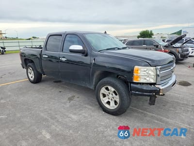 Czwarte zdjęcie samochodu z boku: 2011 CHEVROLET SILVERADO C1500 LT VIN:3GCPCSE02BG251515 - miniatura
