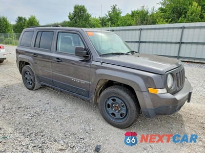 Czwarte zdjęcie samochodu z boku: 2015 JEEP PATRIOT SPORT VIN:1C4NJPBA2FD203328 - miniatura