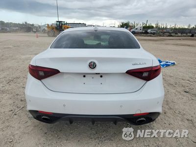 Zdjęcie 6 z 12 samochodu: 2017 ALFA ROMEO GIULIA VIN:ZARFAEBN3H7535619 - miniatura
