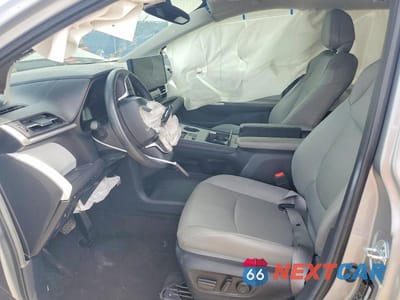 Zdjęcie 7 z 13 samochodu: 2025 TOYOTA SIENNA XLE 8-PASSENGER VIN:5TDYRKEC2SS227911 - miniatura