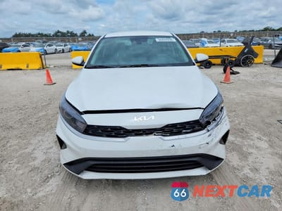 Piąte zdjęcie samochodu w środku: 2023 KIA FORTE LXS VIN:3KPF24ADXPE693934 - miniatura