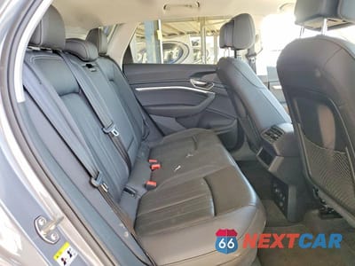 Zdjęcie 10 z 13 samochodu: 2019 AUDI E-TRON PREMIUM PLUS VIN:WA1LAAGE4KB005916 - miniatura
