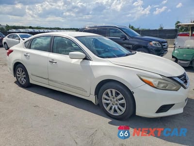 Czwarte zdjęcie samochodu z boku: 2017 NISSAN ALTIMA 2.5 S VIN:1N4AL3APXHN322447 - miniatura