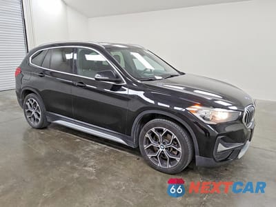 Czwarte zdjęcie samochodu z boku: 2020 BMW X1 XDRIVE28I VIN:WBXJG9C08L5P87340 - miniatura