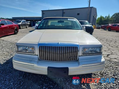 Piąte zdjęcie samochodu w środku: 1997 LINCOLN TOWN CAR SIGNATURE VIN:1LNLM82WXVY705345 - miniatura