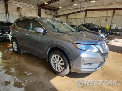 Czwarte zdjęcie samochodu z boku: 2017 NISSAN ROGUE SV VIN:JN8AT2MV7HW271017 - miniatura