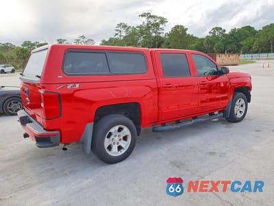 Trzecie zdjęcie samochodu z tyłu: 2018 CHEVROLET SILVERADO K1500 LT VIN:3GCUKREC1JG357929 - miniatura