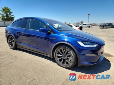 Czwarte zdjęcie samochodu z boku: 2023 TESLA MODEL X VIN:7SAXCDE51PF383043 - miniatura
