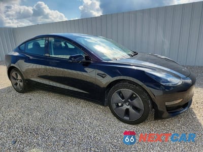 Czwarte zdjęcie samochodu z boku: 2023 TESLA MODEL 3 VIN:5YJ3E1EA5PF456710 - miniatura