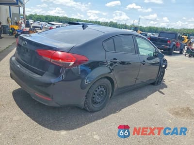 Trzecie zdjęcie samochodu z tyłu: 2017 KIA FORTE LX VIN:3KPFK4A71HE058807 - miniatura