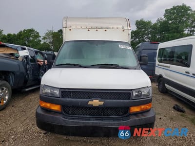 Piąte zdjęcie samochodu w środku: 2019 CHEVROLET EXPRESS BOX TRUCK VIN:1GB0GRFG4K1171131 - miniatura