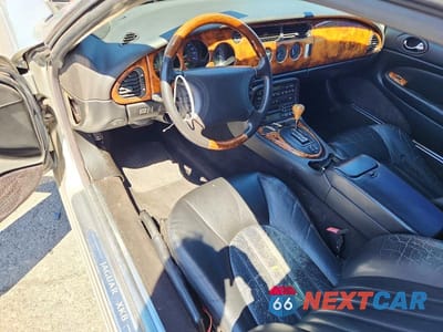 Zdjęcie 8 z 12 samochodu: 1999 JAGUAR XK8 VIN:SAJGX2049XC041200 - miniatura