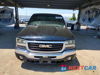 Piąte zdjęcie samochodu w środku: 2005 GMC NEW SIERRA C1500 VIN:2GTEC19T451316156 - miniatura