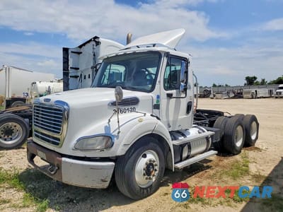 Drugie zdjęcie samochodu z przodu: 2016 FREIGHTLINER BUSINESS CLASS M2 SEMI TRUCK VIN:1FUJC5DVXGHHF5433 - miniatura