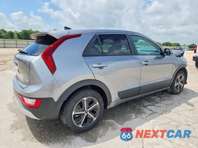 Trzecie zdjęcie samochodu z tyłu: 2026 KIA NIRO LX VIN:KNDCP3LE1T5327273 - miniatura