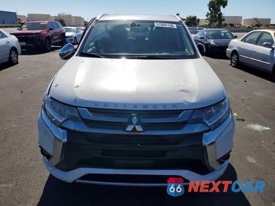 Piąte zdjęcie samochodu w środku: 2018 MITSUBISHI OUTLANDER SE VIN:JA4J24A56JZ045564 - miniatura