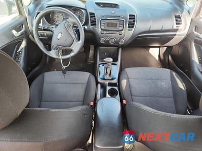 Zdjęcie 8 z 12 samochodu: 2017 KIA FORTE LX VIN:3KPFK4A78HE119103 - miniatura