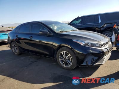 Czwarte zdjęcie samochodu z boku: 2023 KIA FORTE LXS VIN:3KPF24AD8PE581004 - miniatura