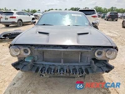 Piąte zdjęcie samochodu w środku: 2017 DODGE CHALLENGER SXT VIN:2C3CDZAGXHH501426 - miniatura