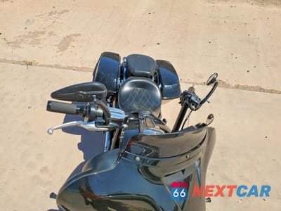 Piąte zdjęcie samochodu w środku: 2015 HARLEY-DAVIDSON FLHX STREET GLIDE VIN:1HD1KBM34FB656745 - miniatura