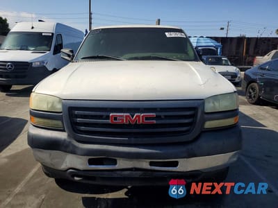 Piąte zdjęcie samochodu w środku: 2002 GMC SIERRA C2500 HEAVY DUTY VIN:1GDHC24U12E117350 - miniatura