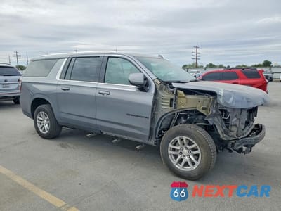 Czwarte zdjęcie samochodu z boku: 2021 CHEVROLET SUBURBAN K1500 LT VIN:1GNSKCKD8MR381982 - miniatura