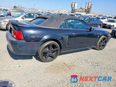 Trzecie zdjęcie samochodu z tyłu: 2001 FORD MUSTANG VIN:1FAFP44421F200263 - miniatura