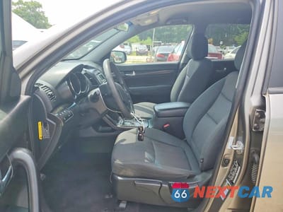 Zdjęcie 7 z 13 samochodu: 2013 KIA SORENTO LX VIN:5XYKTDA26DG349722 - miniatura