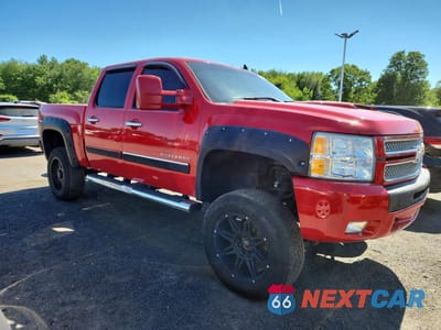 Czwarte zdjęcie samochodu z boku: 2013 CHEVROLET SILVERADO K1500 LT VIN:3GCPKSE21DG234454 - miniatura