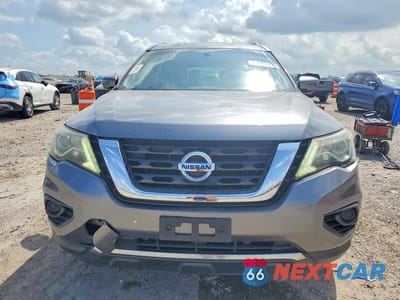 Piąte zdjęcie samochodu w środku: 2017 NISSAN PATHFINDER S VIN:5N1DR2MN6HC693123 - miniatura