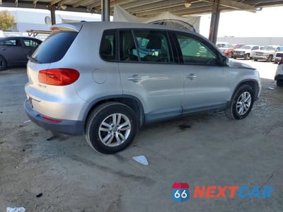 Trzecie zdjęcie samochodu z tyłu: 2012 VOLKSWAGEN TIGUAN S VIN:WVGAV7AX6CW547751 - miniatura