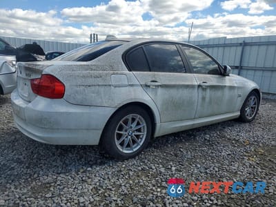 Trzecie zdjęcie samochodu z tyłu: 2010 BMW 328 XI VIN:WBAPK7C57AA461486 - miniatura