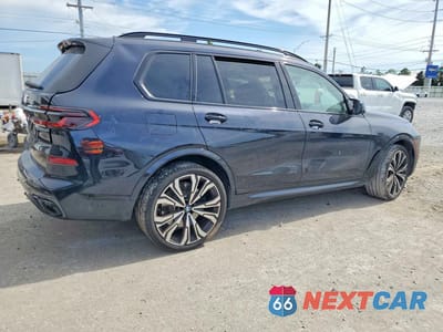 Trzecie zdjęcie samochodu z tyłu: 2025 BMW X7 M60I VIN:5UX33EM06S9Y31091 - miniatura