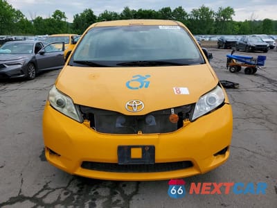 Piąte zdjęcie samochodu w środku: 2017 TOYOTA SIENNA L 7-PASSENGER VIN:5TDZZ3DC7HS868850 - miniatura