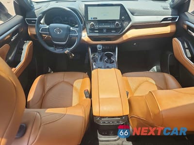 Zdjęcie 8 z 13 samochodu: 2023 TOYOTA HIGHLANDER HYBRID PLATINUM VIN:5TDFARAH4PS021313 - miniatura