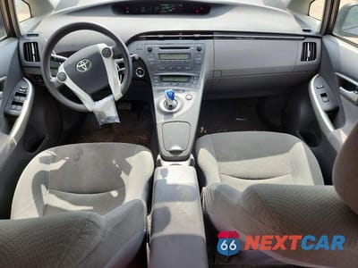 Zdjęcie 8 z 12 samochodu: 2011 TOYOTA PRIUS TWO VIN:JTDKN3DU2B1419814 - miniatura