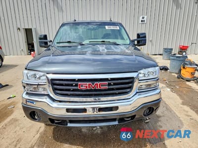 Piąte zdjęcie samochodu w środku: 2004 GMC NEW SIERRA K1500 VIN:2GTEK13TX41378932 - miniatura
