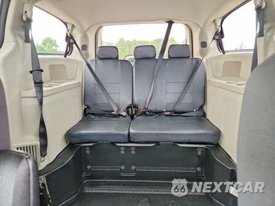 Zdjęcie 10 z 13 samochodu: 2019 DODGE GRAND CARAVAN SE VIN:2C7WDGBG5KR591889 - miniatura