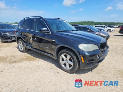 Czwarte zdjęcie samochodu z boku: 2011 BMW X5 XDRIVE50I VIN:5UXZV8C56BL420442 - miniatura
