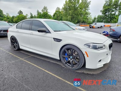 Czwarte zdjęcie samochodu z boku: 2014 BMW M5 VIN:WBSFV9C53ED593286 - miniatura