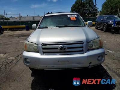 Piąte zdjęcie samochodu w środku: 2004 TOYOTA HIGHLANDER VIN:JTEDP21A740041131 - miniatura