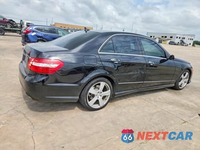 Trzecie zdjęcie samochodu z tyłu: 2011 MERCEDES-BENZ E 350 VIN:WDDHF5GB6BA307732 - miniatura