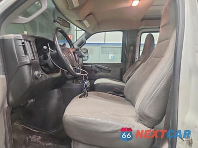 Zdjęcie 7 z 14 samochodu: 2016 GMC SAVANA G2500 VIN:1GTW7AFF8G1277670 - miniatura