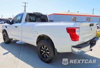Czwarte zdjęcie samochodu z boku: 2017 NISSAN TITAN SV VIN:1N6AA1R87HN548279 - miniatura