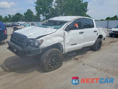 2013 TOYOTA TUNDRA CREWMAX SR5 5TFDM5F13DX042064 - główne zdjęcie licytacji z USA - miniatura